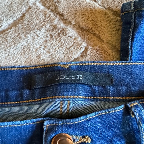 Joe’s Jeans Petite boot cut EUC - Picture 3 of 4
